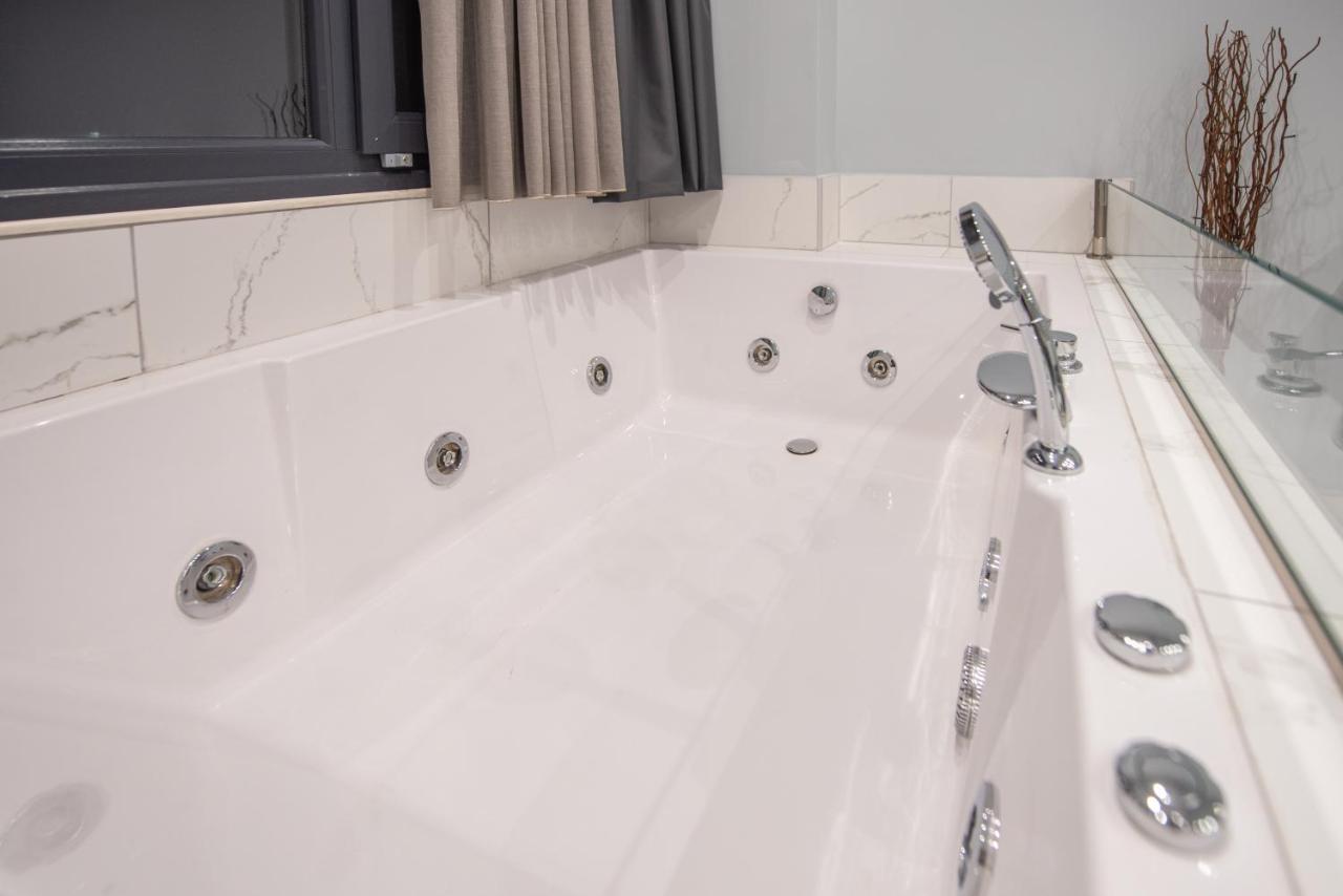 Sea & City Luxury Suite 塞萨洛尼基 外观 照片
